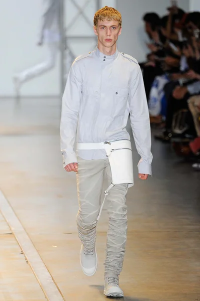 Look 25